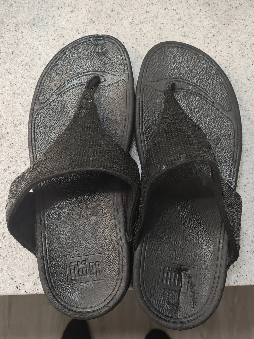 Fitflop ✨🎇Black Sequin Thong Sandals